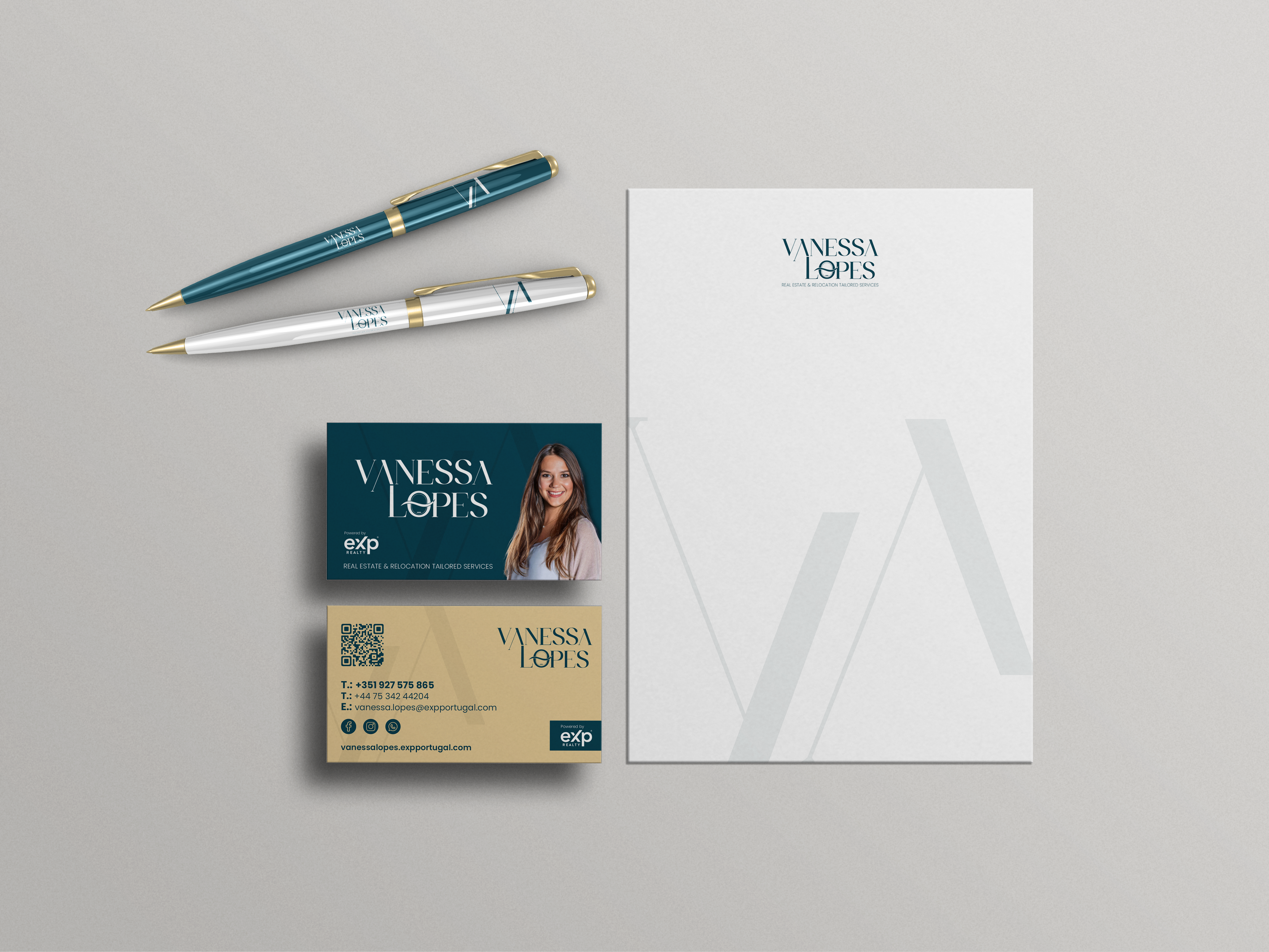 Vanessa Lopes Logo Mockup